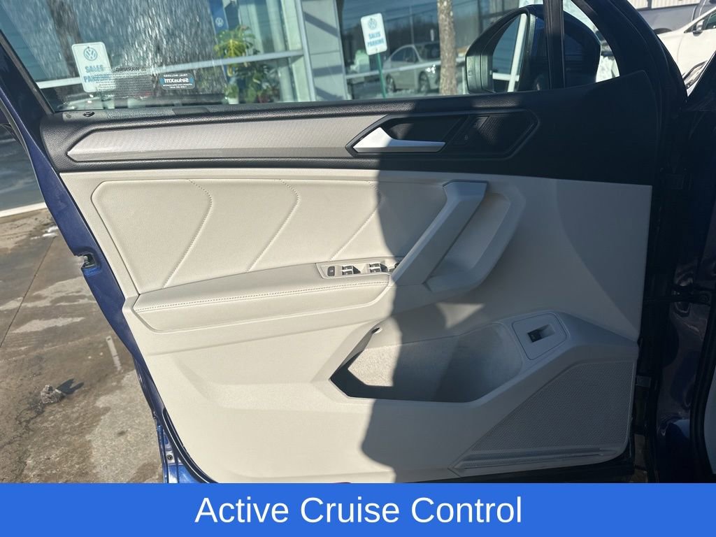 Used 2022 Volkswagen Tiguan SE w/ Panoramic Sunroof Package image 14