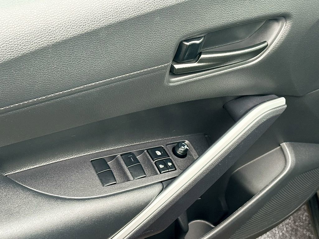 Used 2023 Toyota Corolla Cross LE w/ Moonroof Package image 18