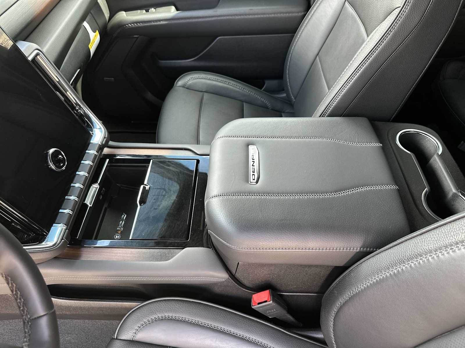 Used 2026 GMC Yukon Denali w/ Sun & Power Step Package AWD/4WD image 24
