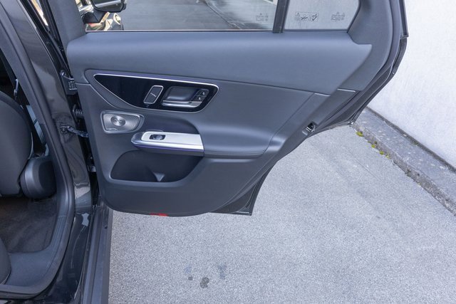 Certified 2025 Mercedes-Benz GLC 300 4MATIC image 18