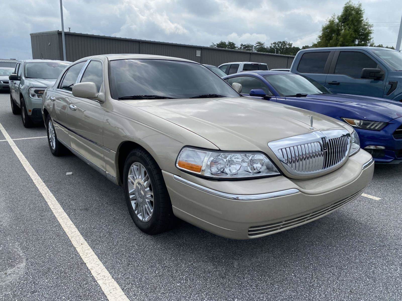 Used 2006 Lincoln Town Car Designer Series