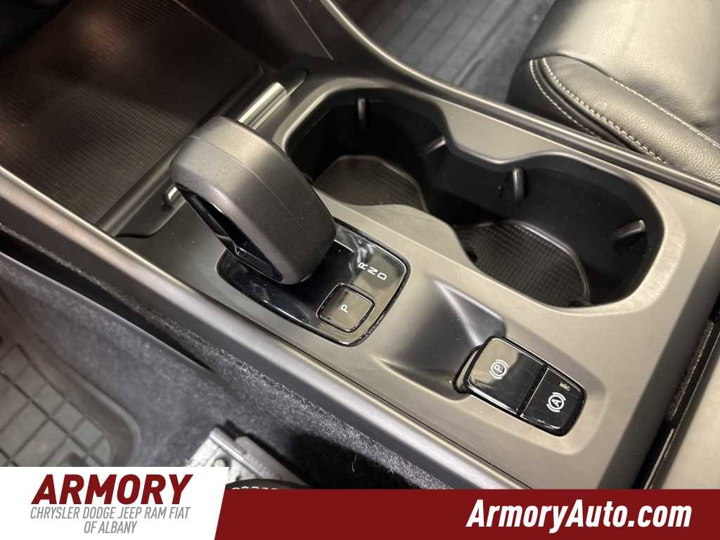 Used 2023 Volvo XC40 B5 Core w/ Convenience Package image 19