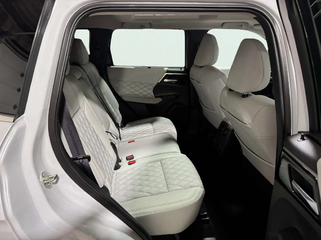 Used 2024 Mitsubishi Outlander SEL AWD/4WD image 26