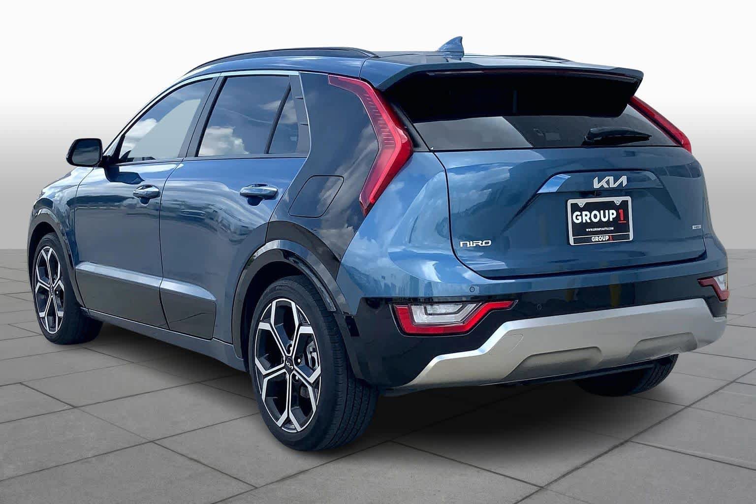 Used 2023 Kia Niro SX Touring image 12