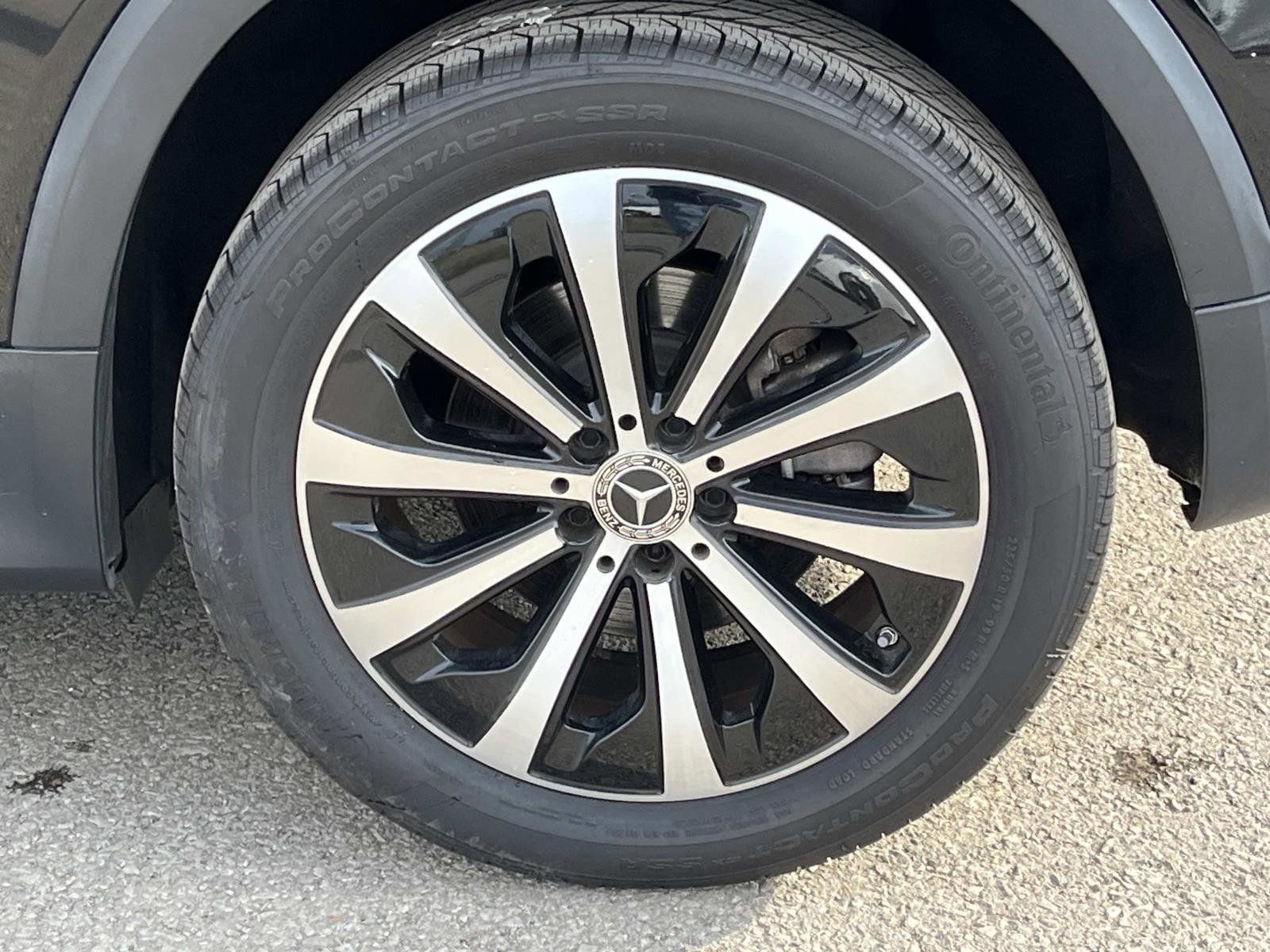 Used 2021 Mercedes-Benz GLB 250 w/ Premium Package image 12