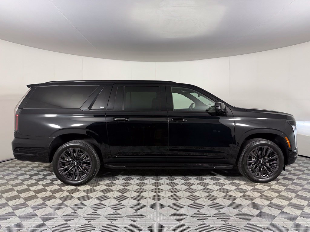 Used 2025 Cadillac Escalade ESV Sport w/ LPO, ONYX Package AWD/4WD image 6