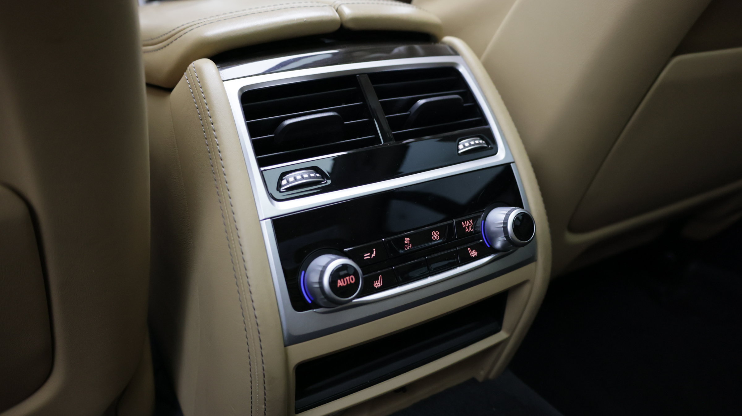Used 2022 BMW 740i w/ Premium Package RWD image 36