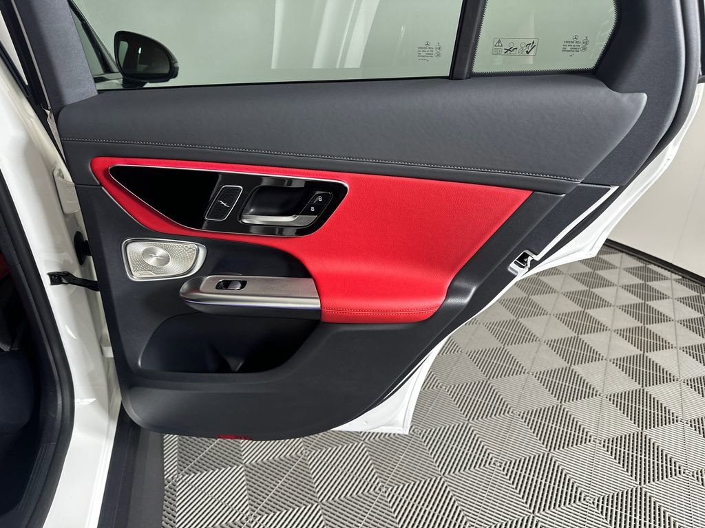 Used 2025 Mercedes-Benz GLC 300 4MATIC image 18