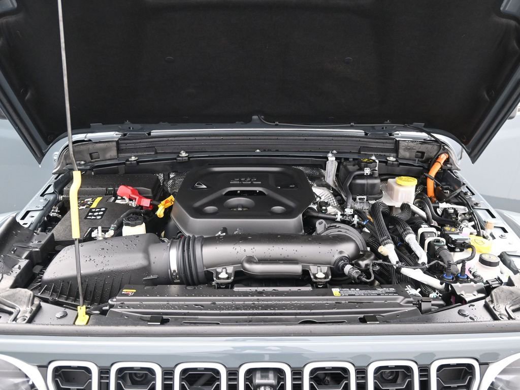 Used 2025 Jeep Wrangler Sahara 4xe image 15