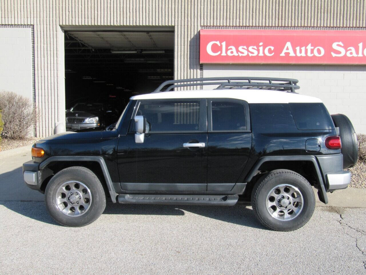 Used 2012 Toyota FJ Cruiser 4WD image 9