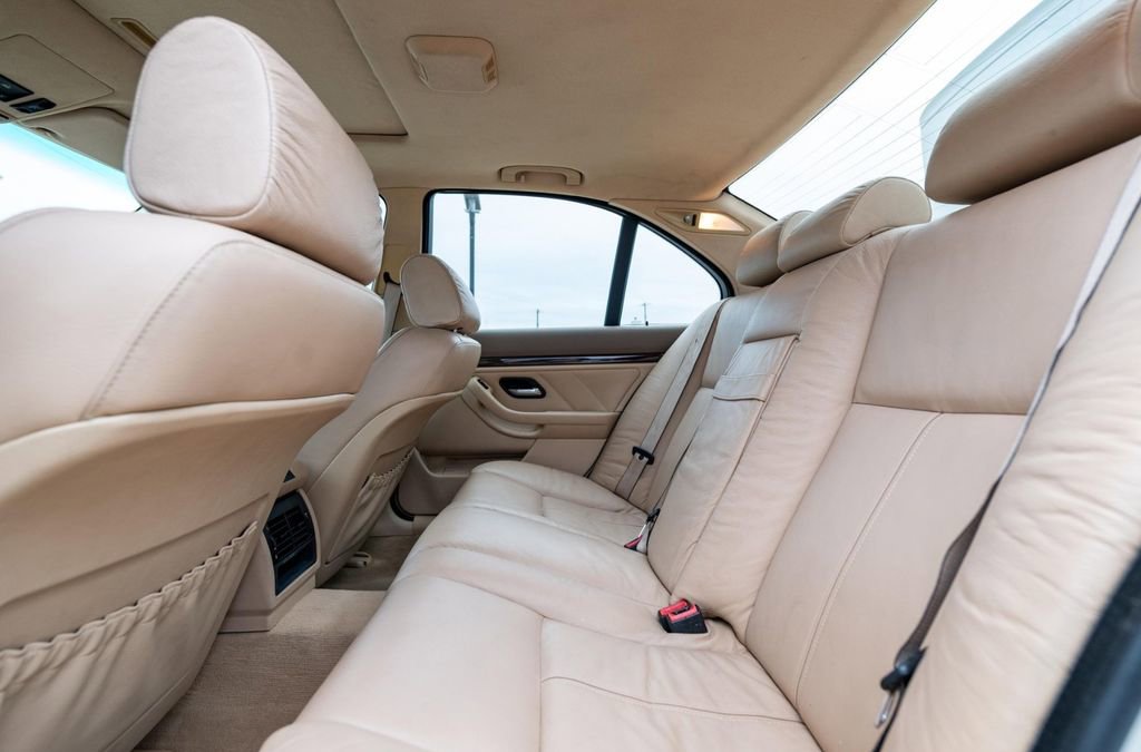 Used 2001 BMW 540i Sedan RWD image 17