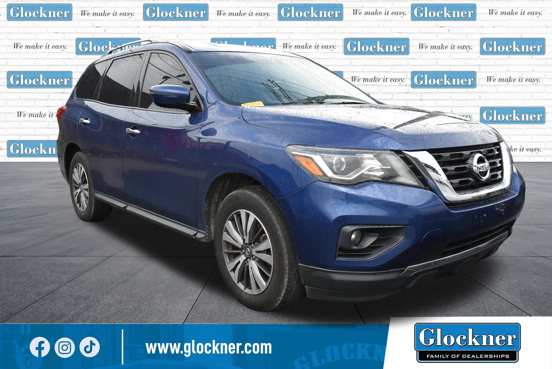 Used 2017 Nissan Pathfinder SV AWD/4WD image 2
