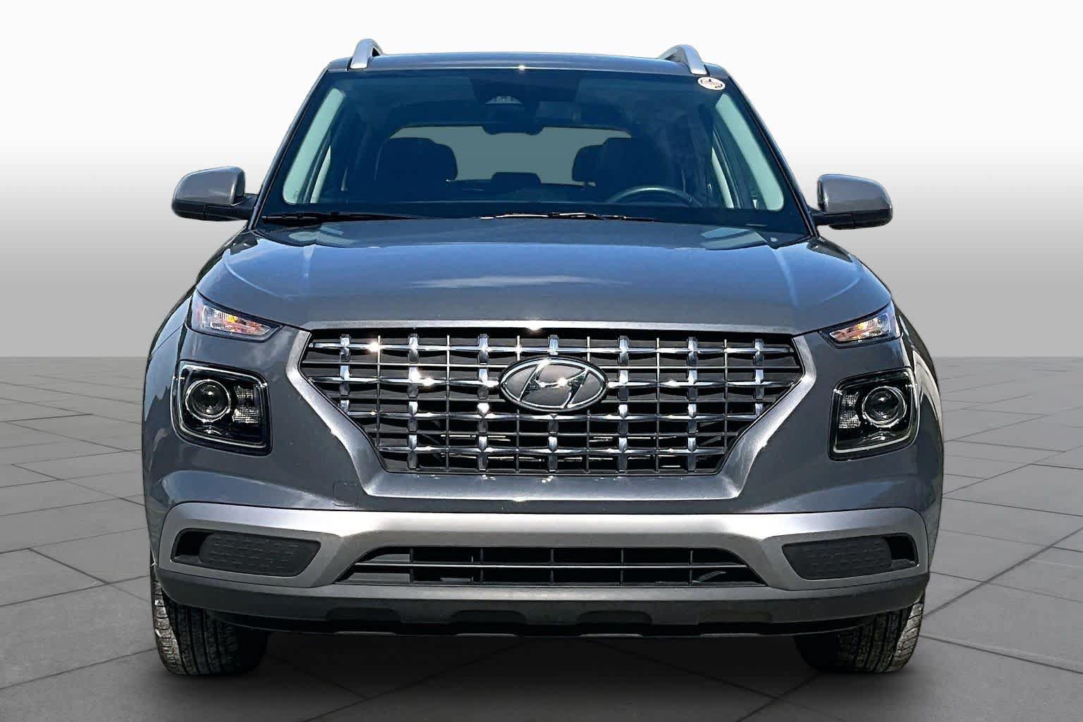 Used 2025 Hyundai Venue SEL FWD image 4