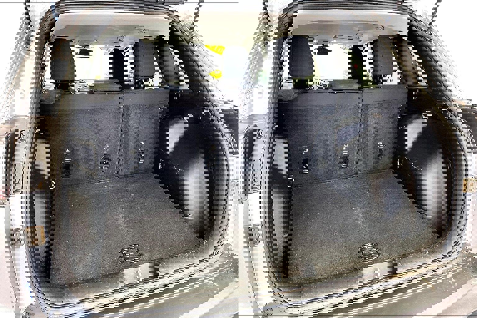 Used 2019 Jeep Cherokee Latitude w/ Popular Appearance Group image 27