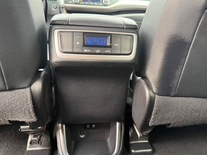 Used 2017 Toyota Highlander XLE AWD/4WD image 39