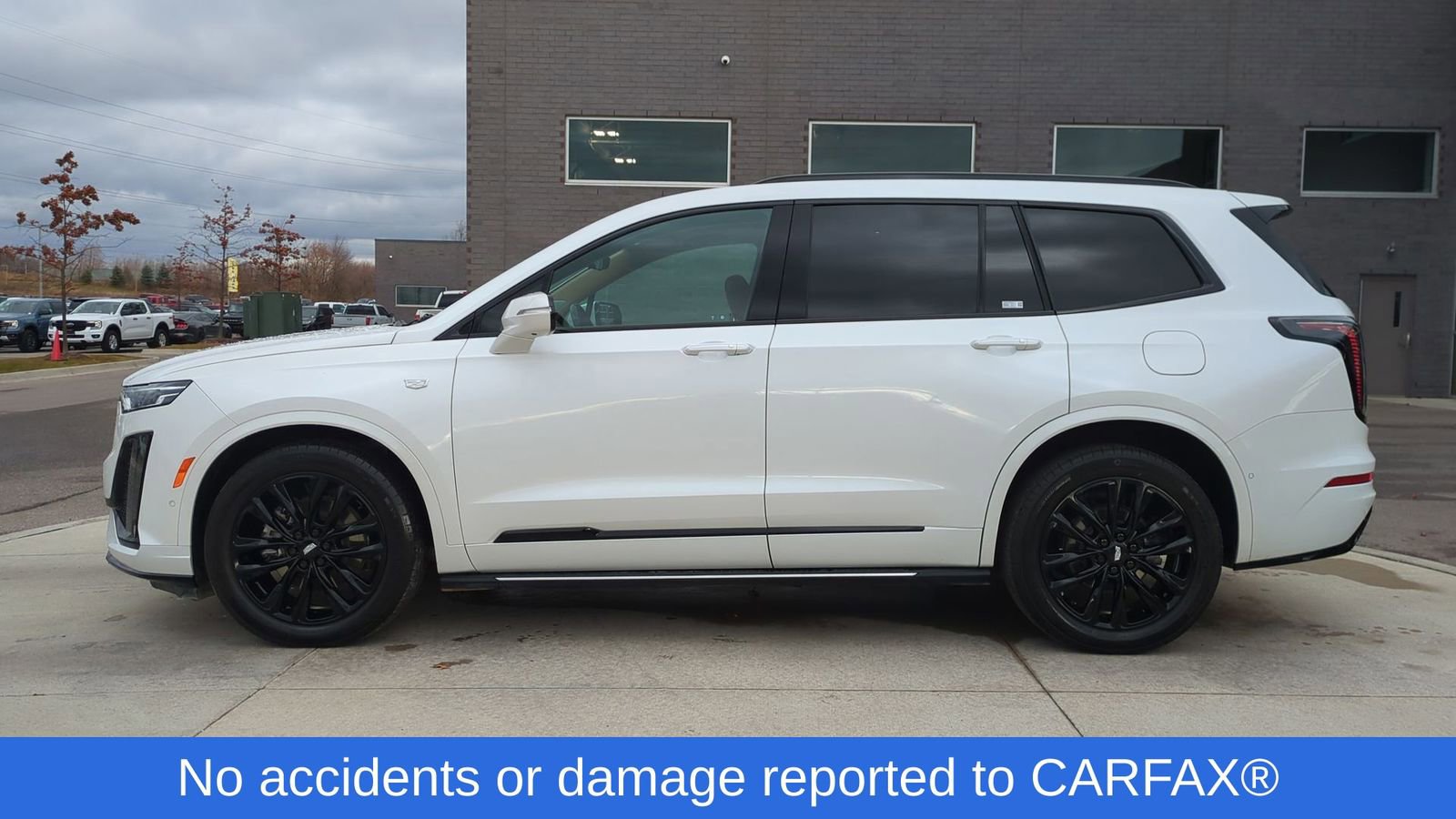 Used 2021 Cadillac XT6 Sport w/ LPO, ONYX Package image 2