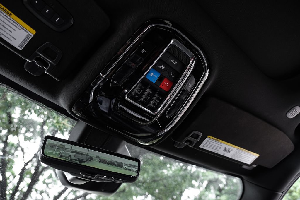 Used 2022 Jeep Grand Cherokee Overland w/ Luxury Tech Group IV AWD/4WD image 42