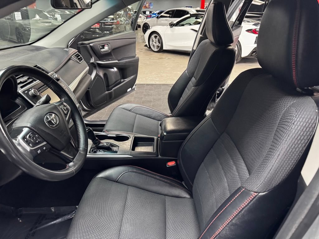 Used 2017 Toyota Camry SE FWD image 33