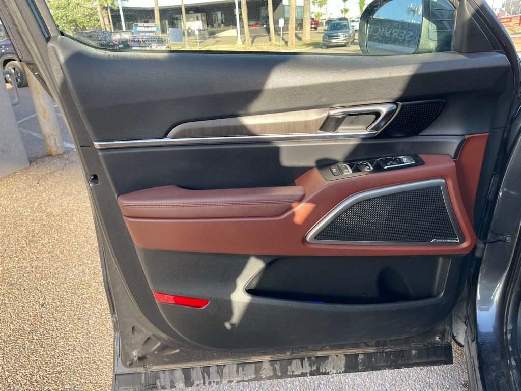 Used 2024 Kia Telluride EX w/ EX Captain's Chair Package image 12
