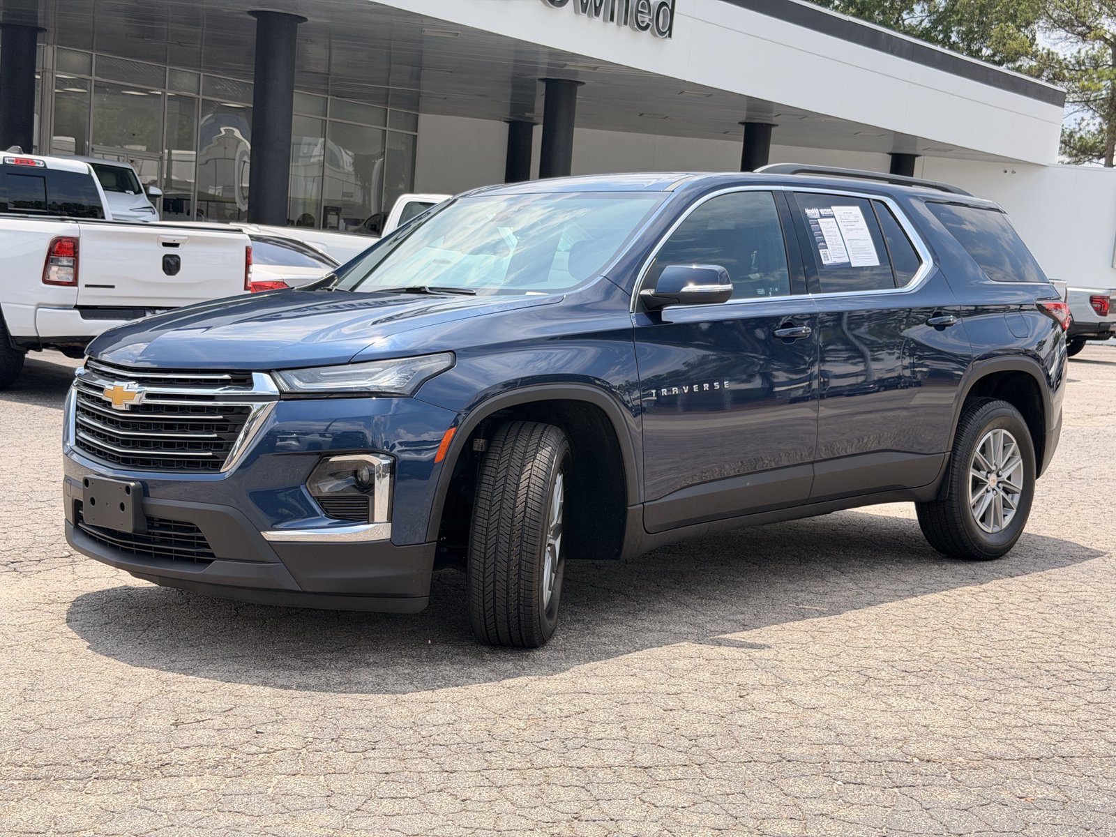 Used 2023 Chevrolet Traverse LT AWD/4WD image 7