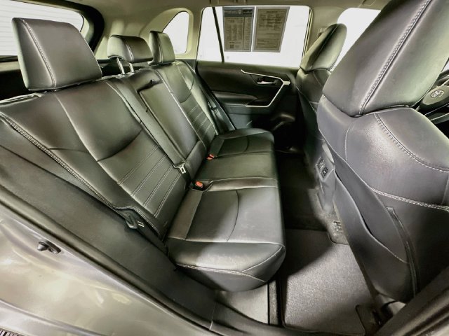 Used 2021 Toyota RAV4 XLE Premium AWD/4WD image 32