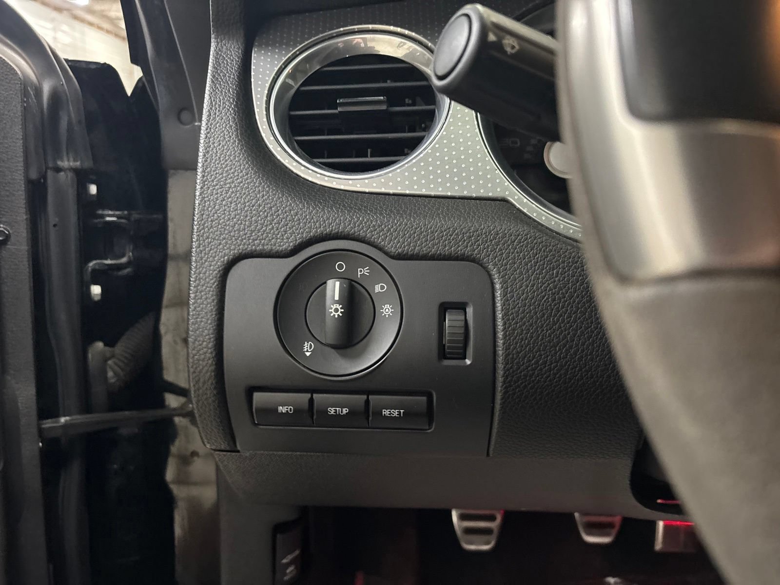 Used 2010 Ford Mustang Shelby GT500 RWD image 18