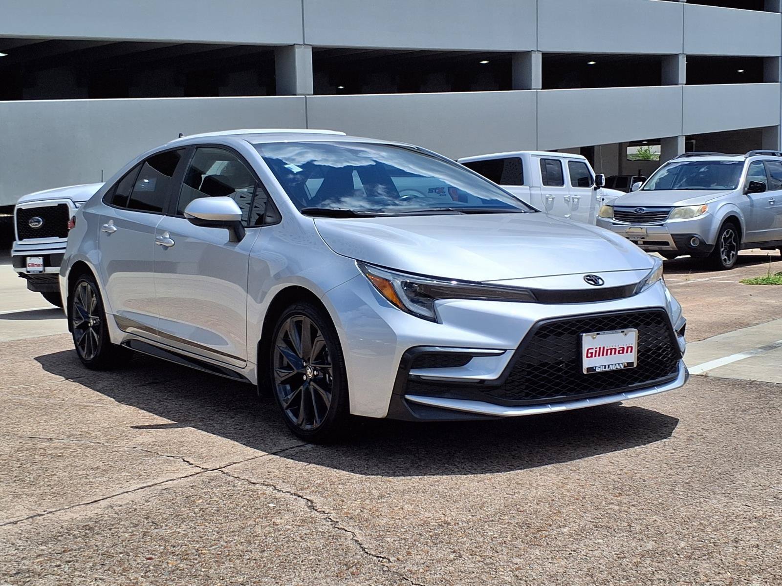 Used 2024 Toyota Corolla SE FWD image 2