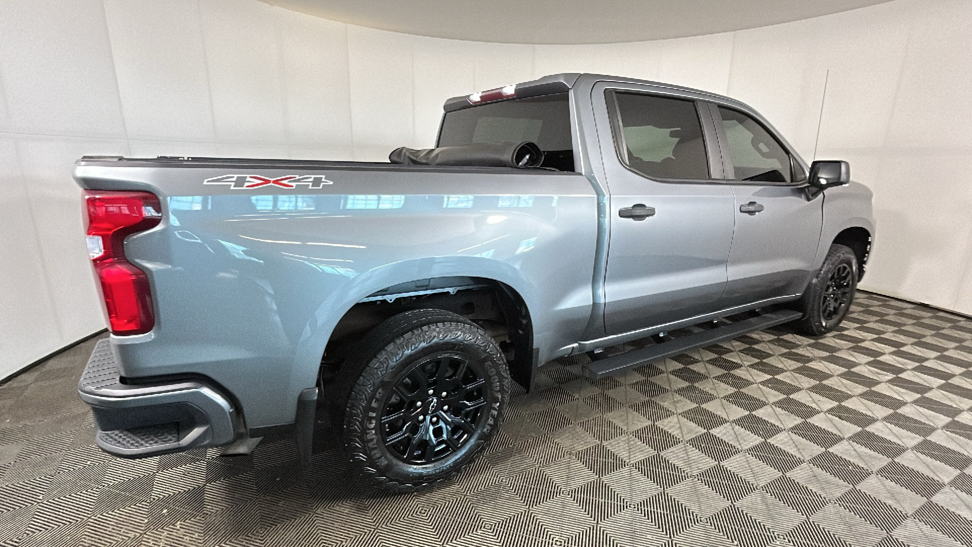 Used 2020 Chevrolet Silverado 1500 Custom w/ Custom Value Package AWD/4WD image 3