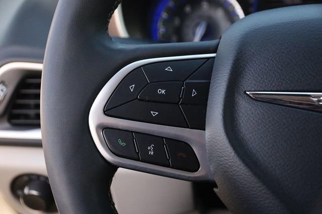 Used 2023 Chrysler Voyager LX image 14