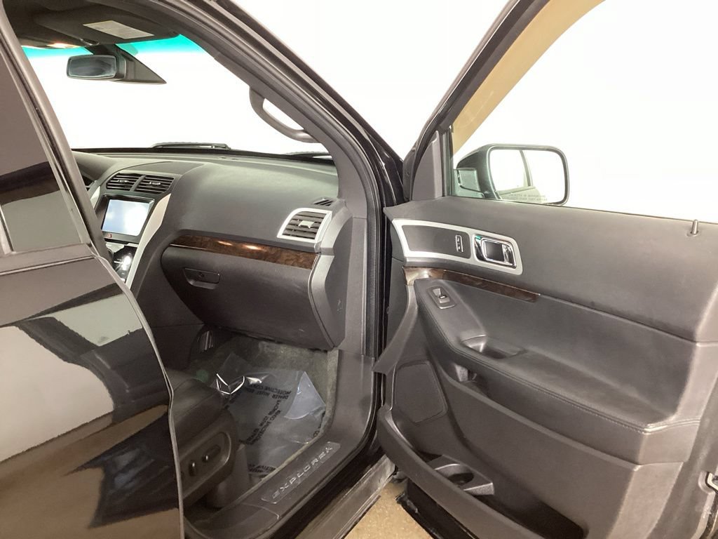 Used 2015 Ford Explorer Limited w/ Equipment Group 302A AWD/4WD image 20