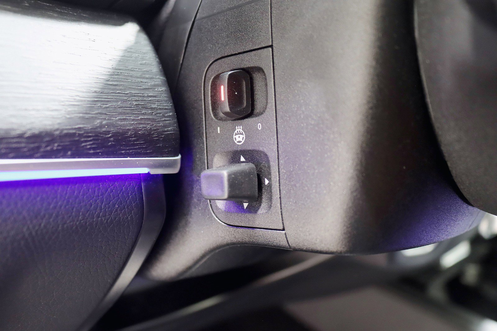 Used 2022 Mercedes-Benz GLS 450 4MATIC w/ AMG Line Exterior image 16