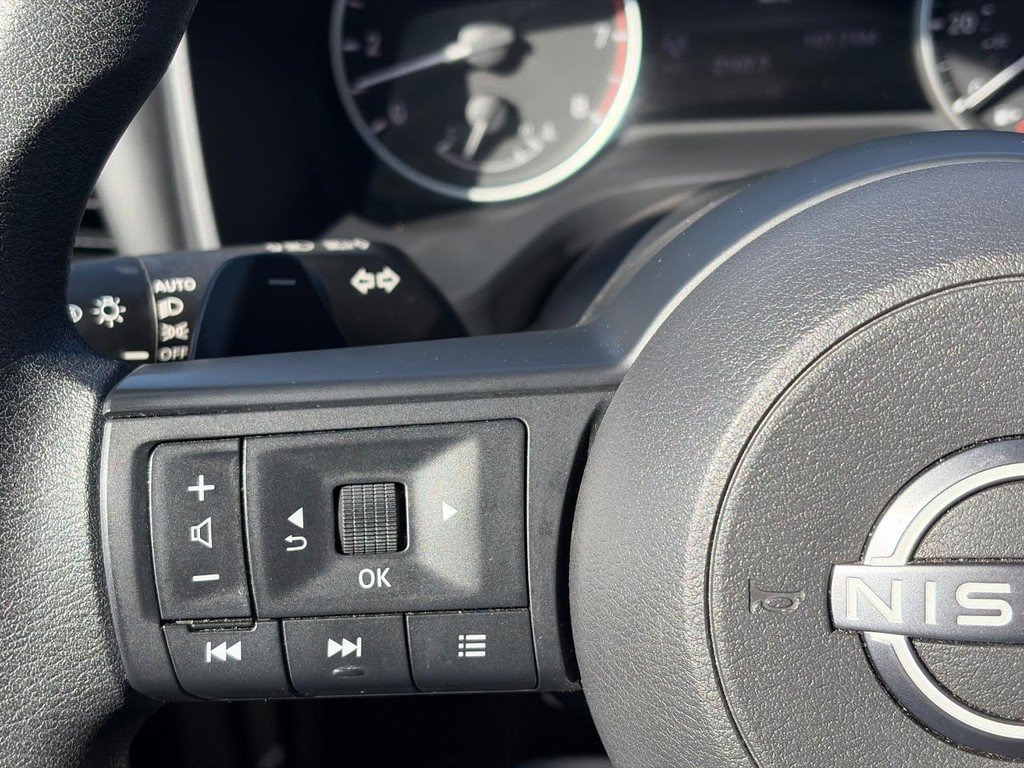 Used 2023 Nissan Rogue S AWD/4WD image 25