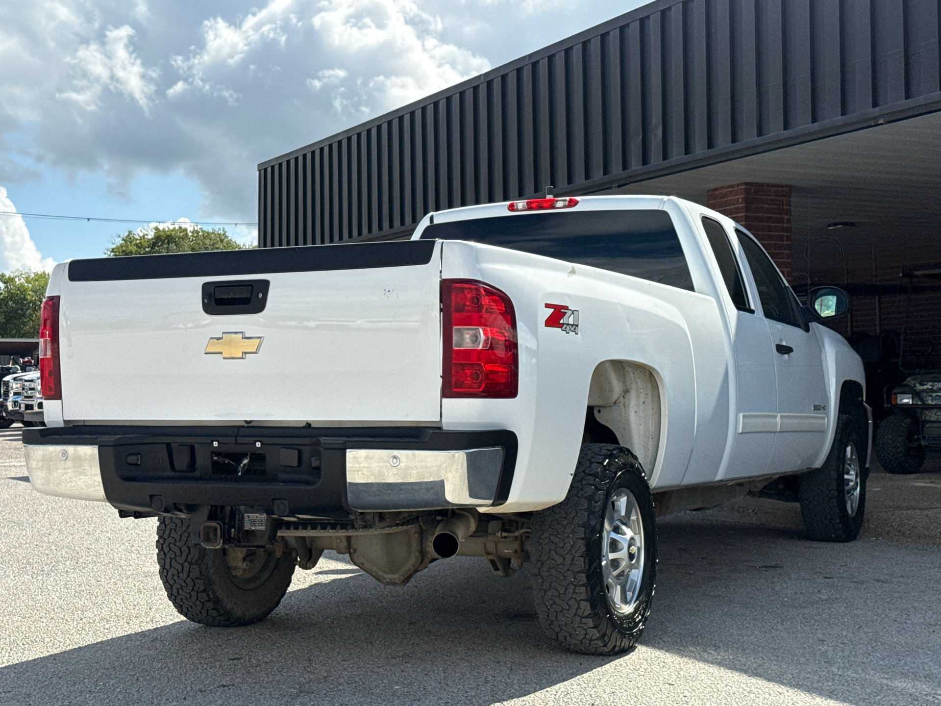 Used 2011 Chevrolet Silverado 2500 LT w/ Interior Plus Package AWD/4WD image 9
