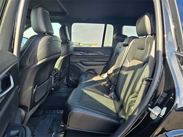 New 2025 Jeep Grand Cherokee Altitude image 13