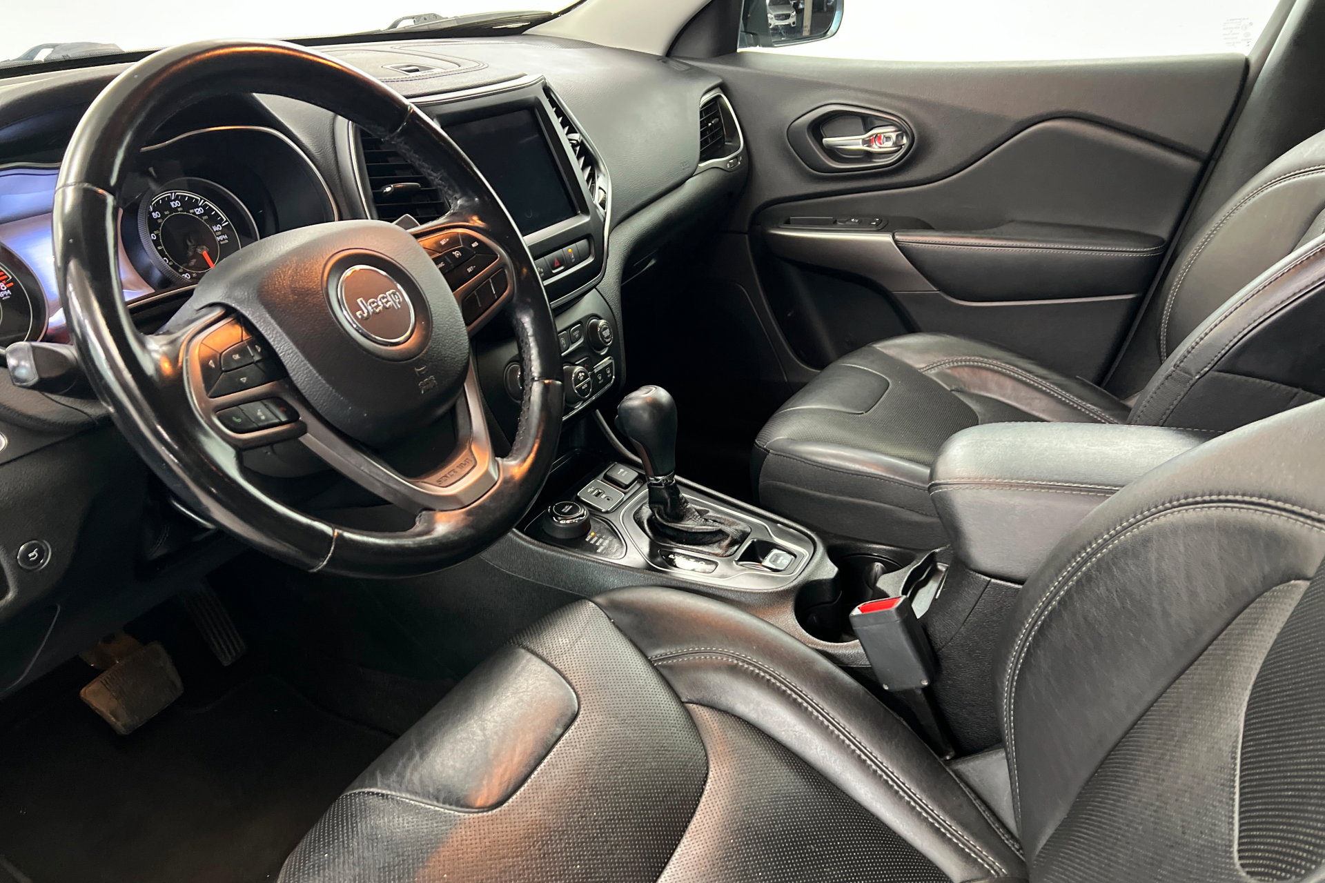 Used 2021 Jeep Cherokee Latitude Lux w/ Comfort/Convenience Group image 16