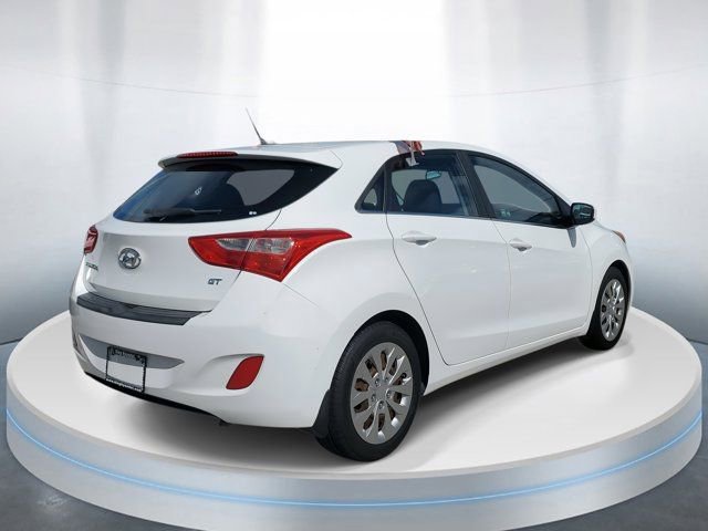 Used 2017 Hyundai Elantra GT image 4