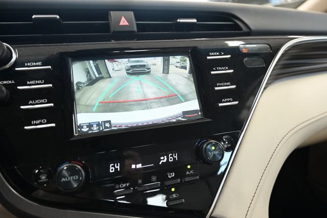 Used 2018 Toyota Camry XLE FWD image 16