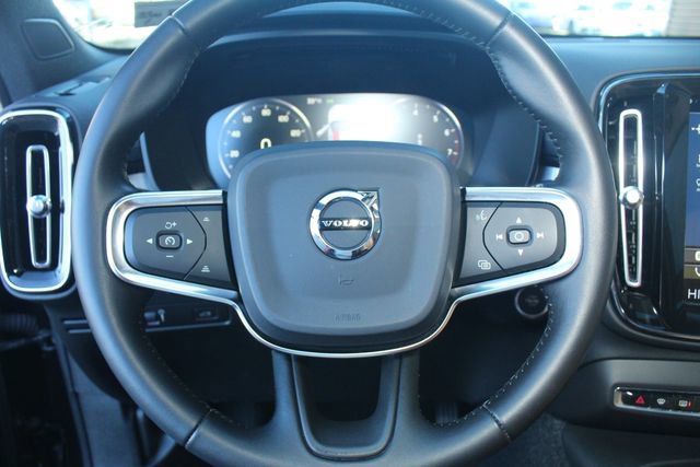 Used 2020 Volvo XC40 T5 Momentum w/ Protection Package Premier image 19