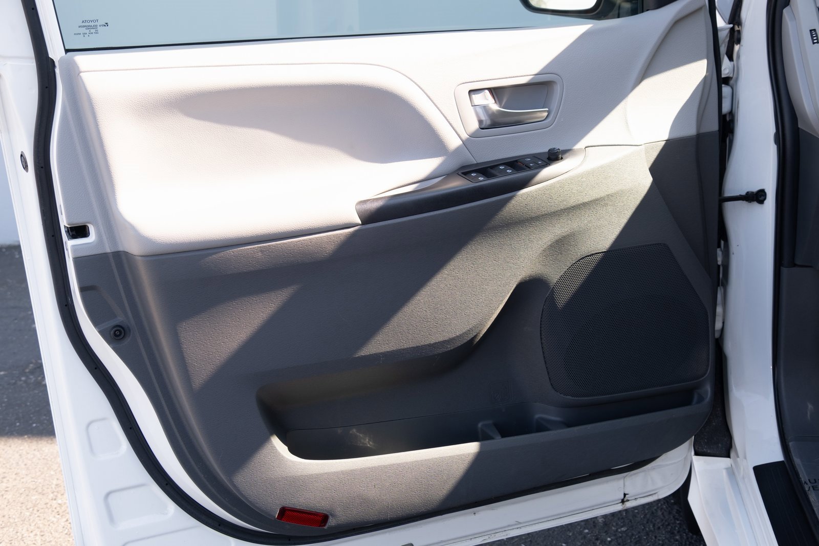 Used 2020 Toyota Sienna LE image 13