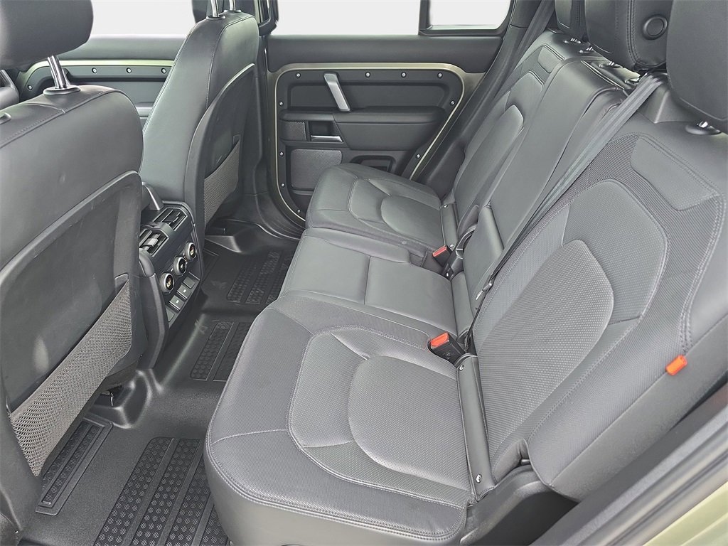 Used 2023 Land Rover Defender 110 X-Dynamic SE image 15