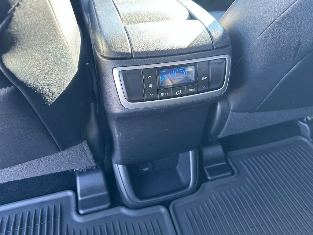 Used 2017 Toyota Highlander Limited image 28