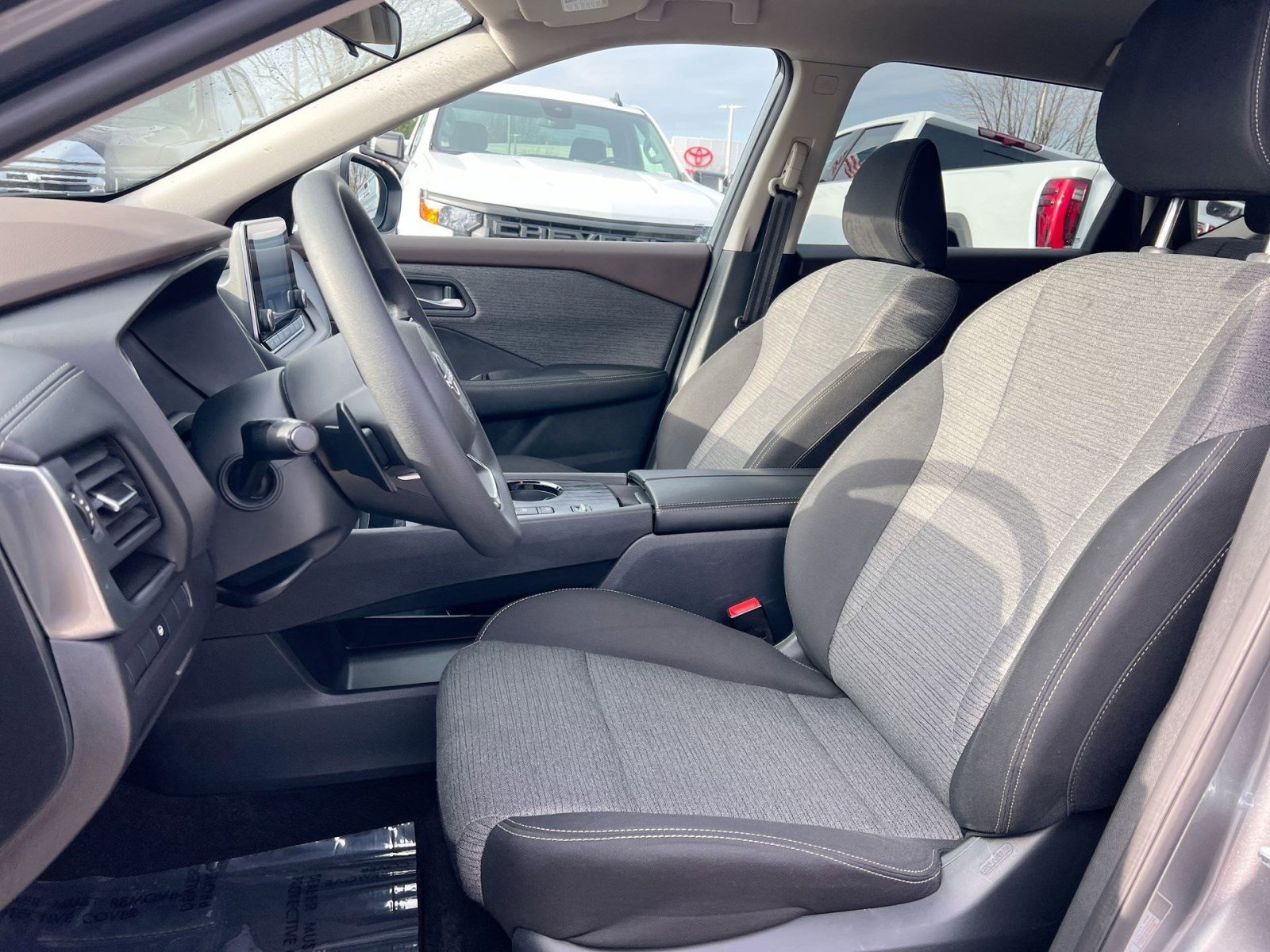 Used 2023 Nissan Rogue SV image 13