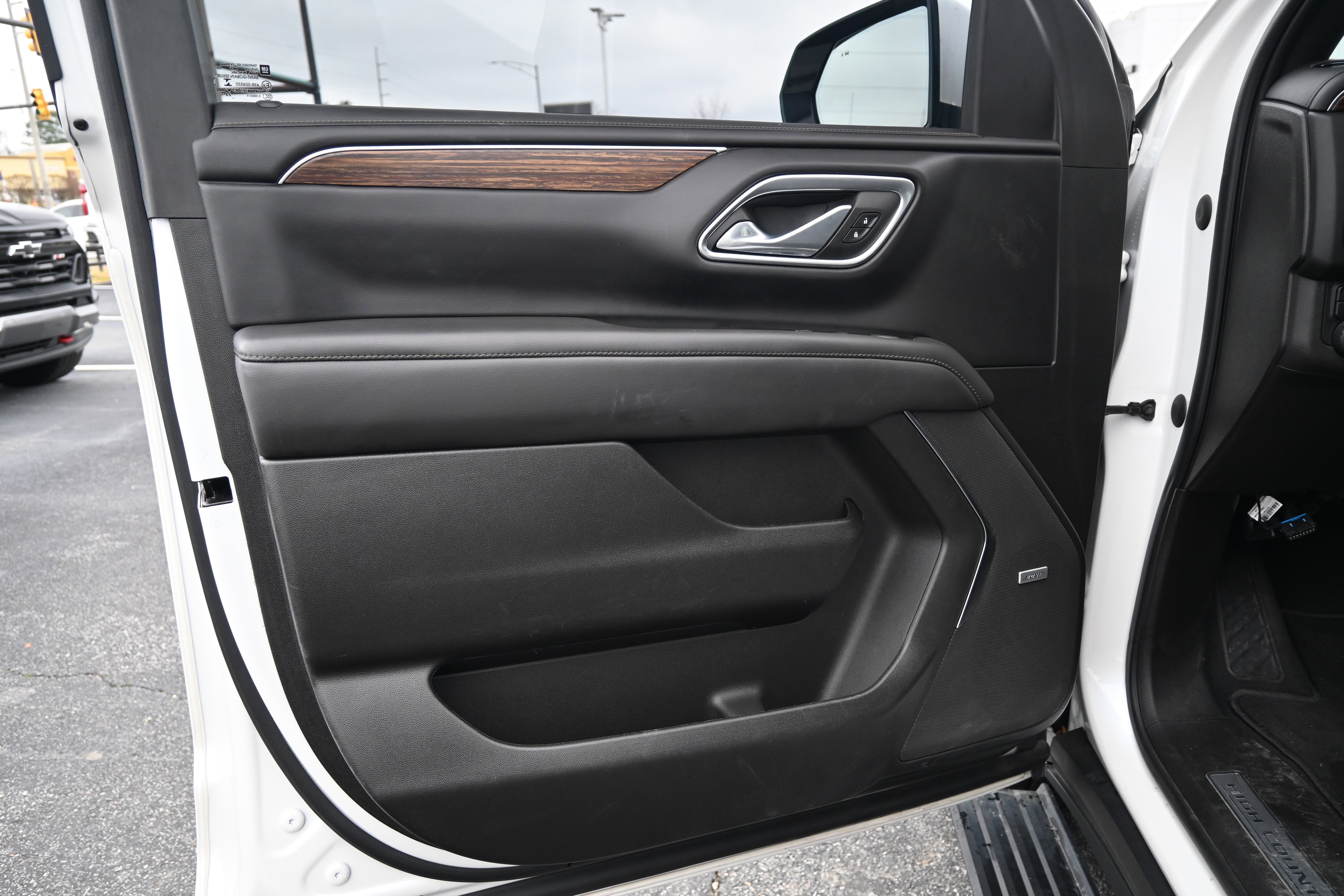 Used 2023 Chevrolet Suburban High Country image 17