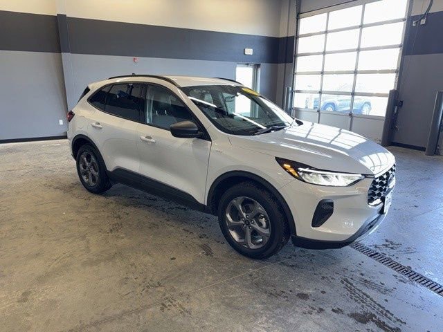 Used 2025 Ford Escape ST-Line w/ Cold Weather Package image 2