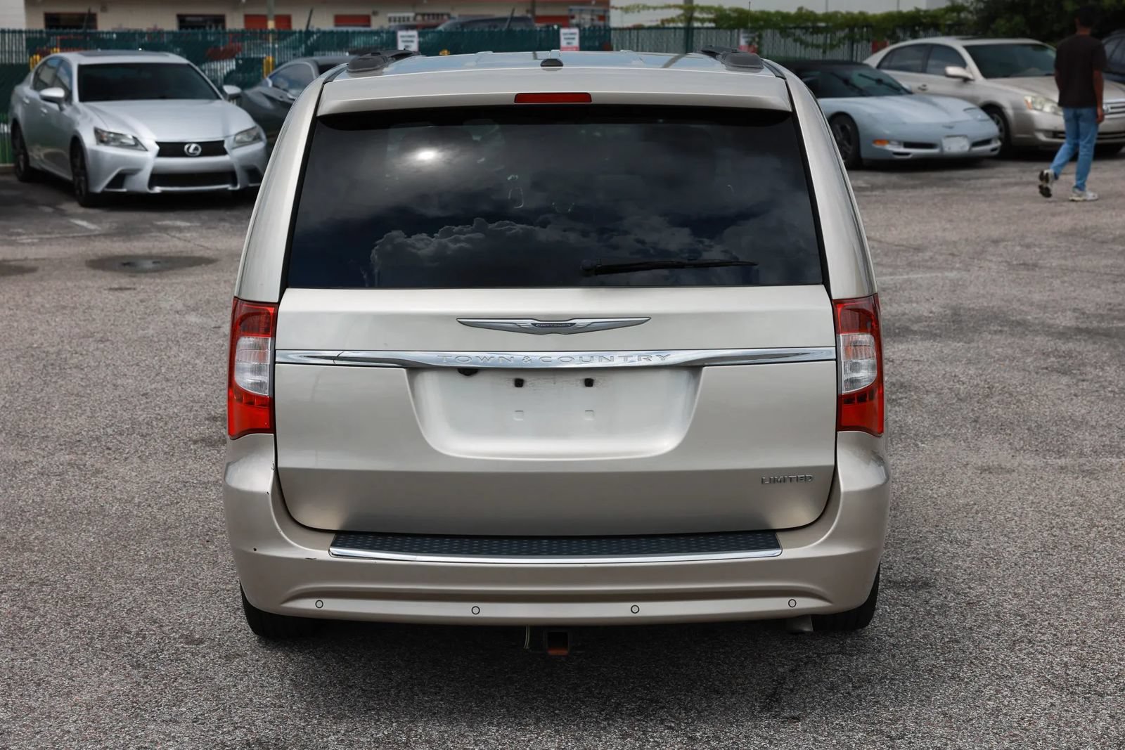 Used 2015 Chrysler Town & Country Limited Platinum FWD image 5