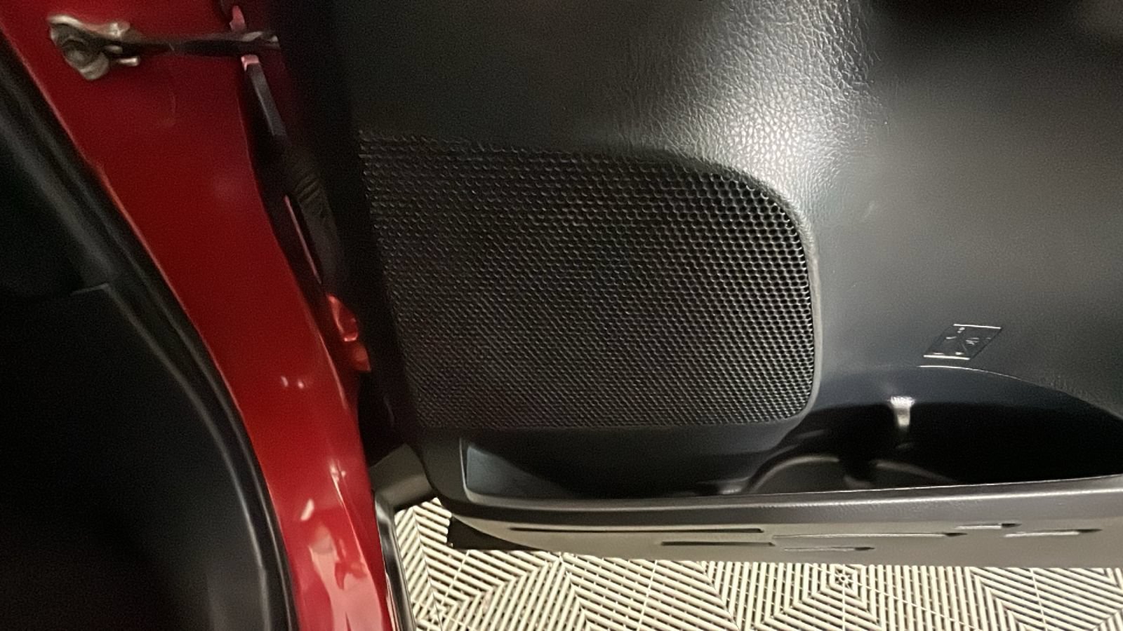 Used 2017 Toyota RAV4 LE AWD/4WD image 30