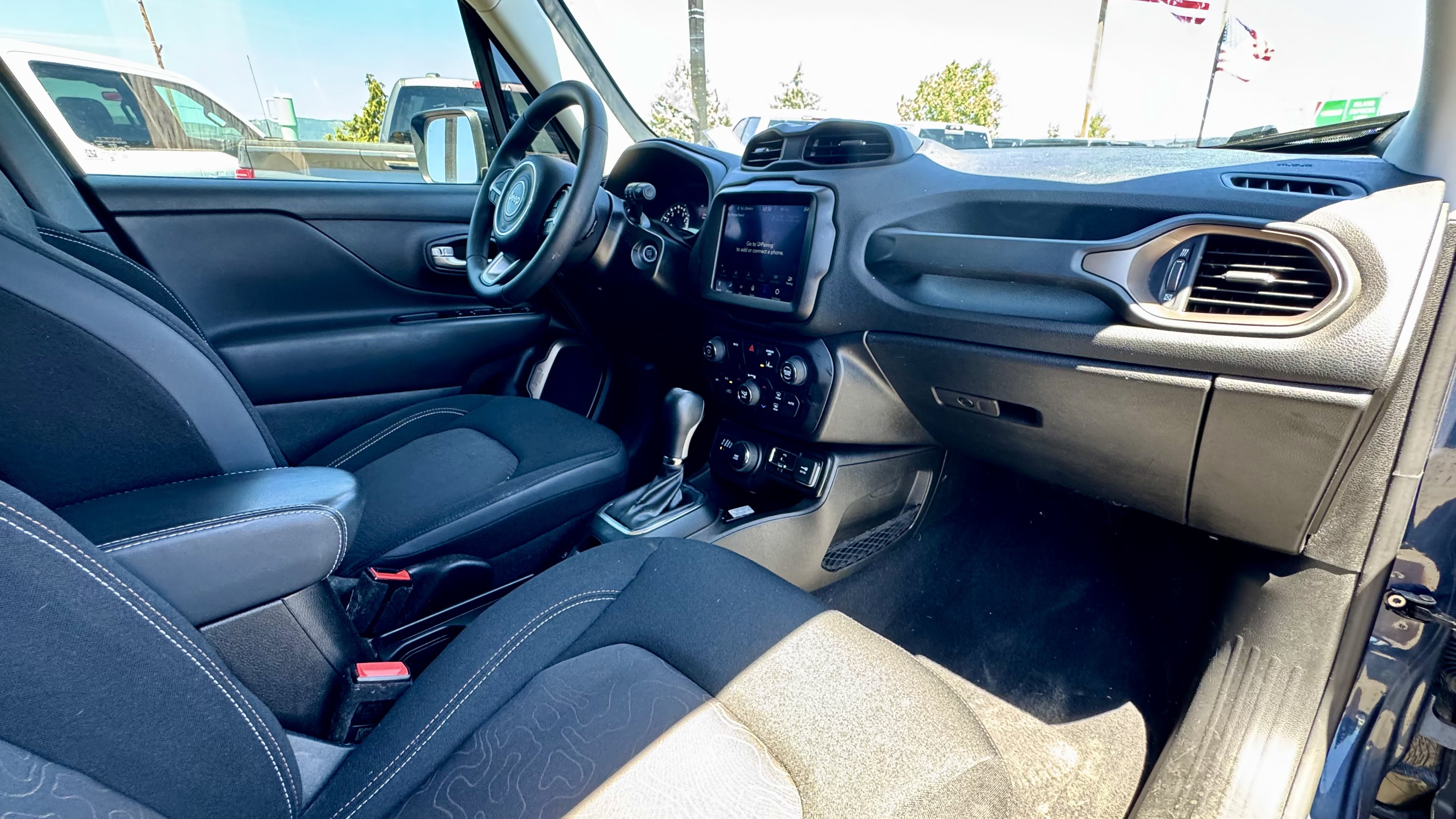 Used 2023 Jeep Renegade Latitude AWD/4WD image 31