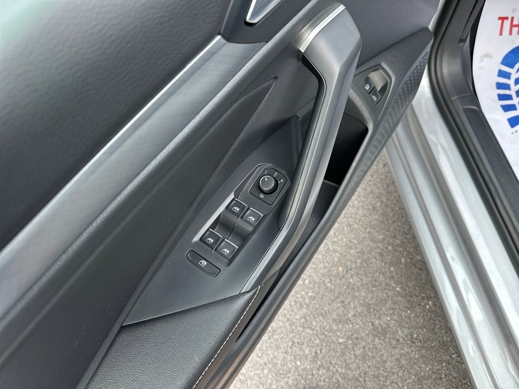 Used 2024 Volkswagen Jetta SE image 20