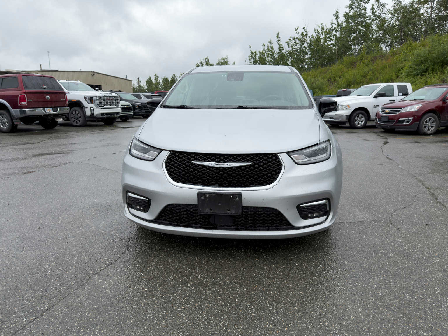 Used 2024 Chrysler Pacifica Touring-L FWD image 4