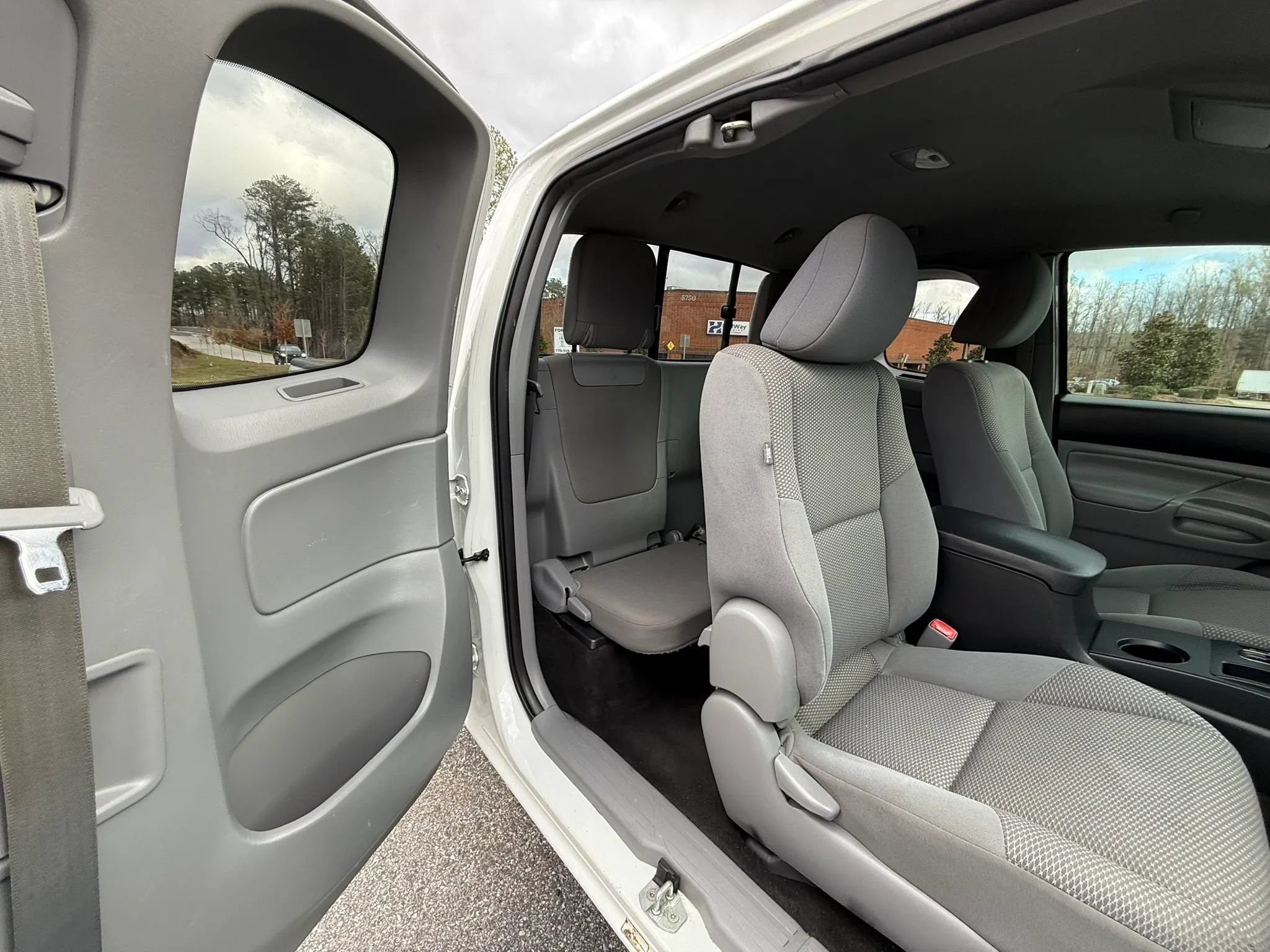 Used 2015 Toyota Tacoma 2WD Access Cab w/ Convenience Package image 15